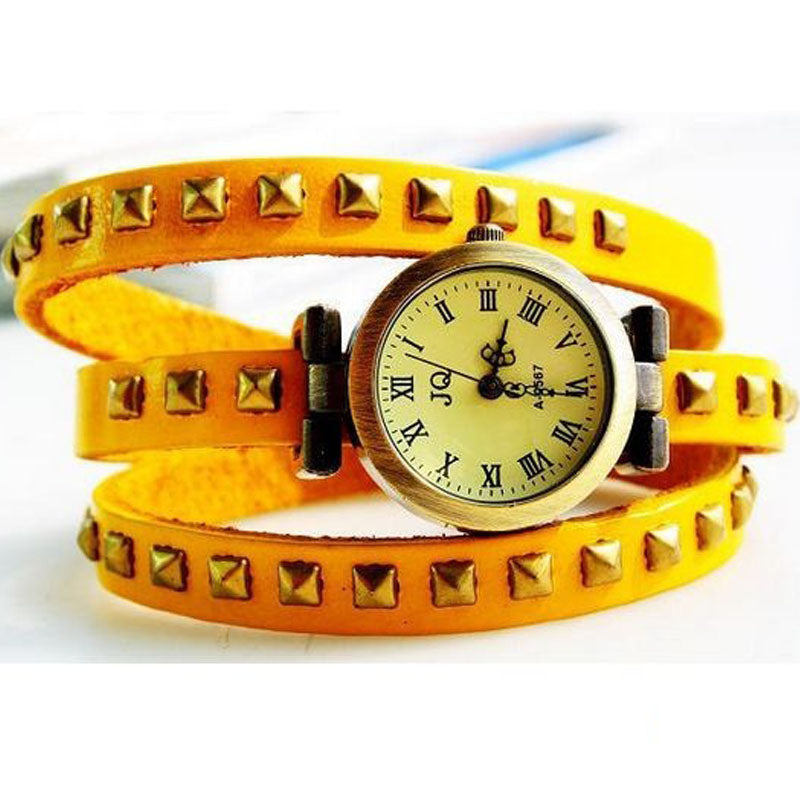 Reloj Curren RE0033 Vintage con tachas